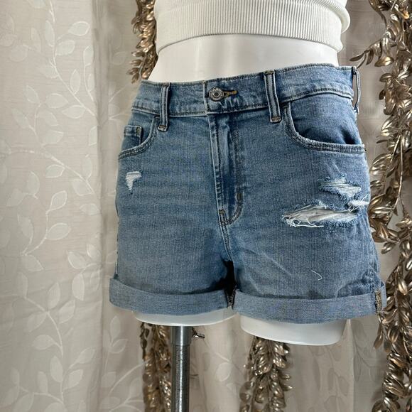 Old Navy Women’s Size 6 Boyfriend Denim Shorts Light Wash Distressed - Picture 3 of 10